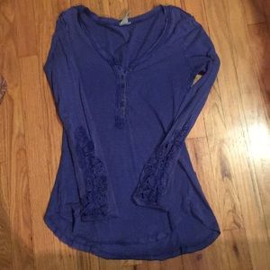 Blue Free People long detail sleeve shirt